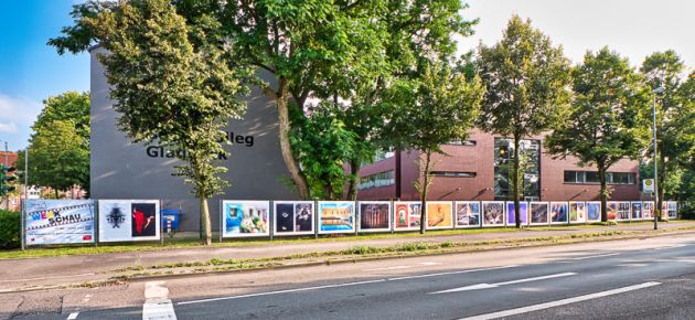 Werkschaufotos am Zaun