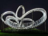 Tiger & Turtle bei Nacht